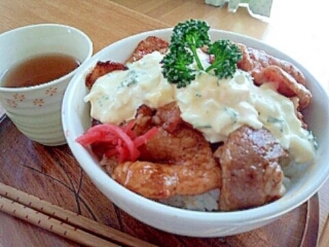 スタミナつけてね！焼き肉丼☆タルタルソースがけ